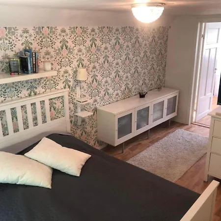 Stor Familjegård I Bra Läge Villa