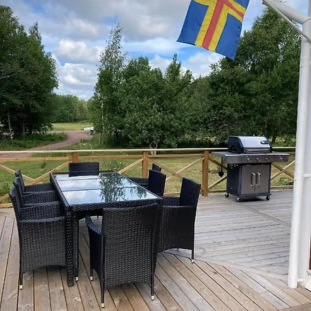 Stor Familjegard I Bra Laege *