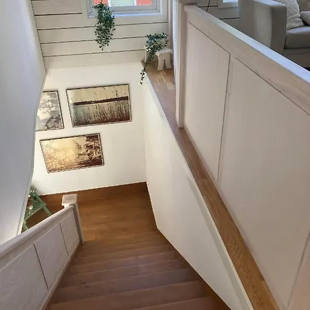 Stor Familjegard I Bra Laege * Finstrom