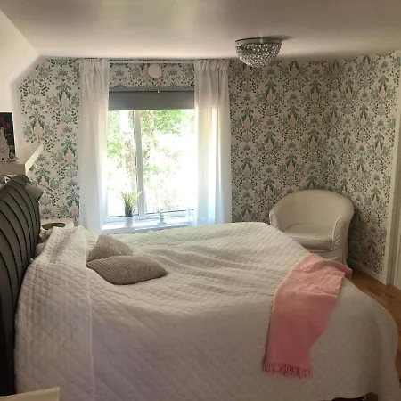 Stor Familjegard I Bra Laege Villa