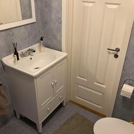 Stor Familjegard I Bra Laege Villa