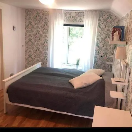 Stor Familjegard I Bra Laege Villa Finstrom