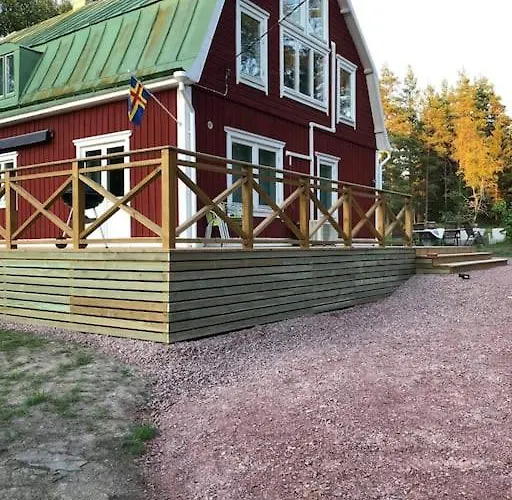 Stor Familjegard I Bra Laege Finstrom