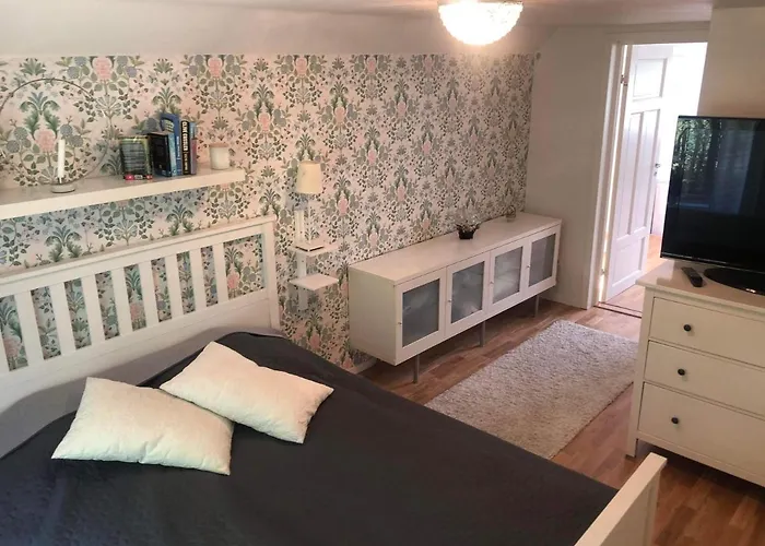 Stor Familjegard I Bra Laege Villa