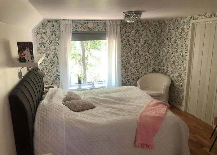 Stor Familjegård I Bra Läge Villa