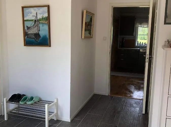 Stor Familjegård I Bra Läge *