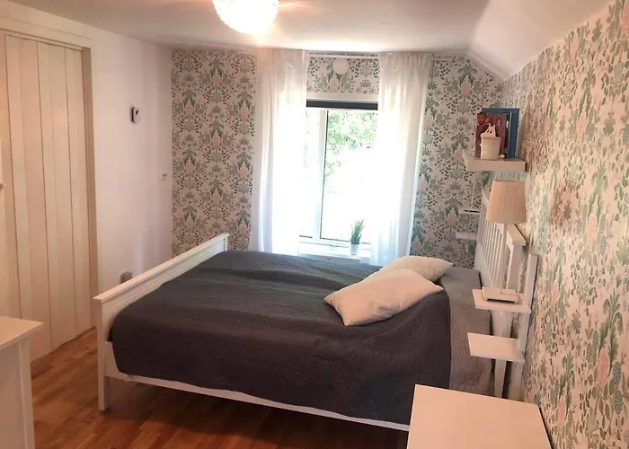 Villa Stor Familjegård I Bra Läge