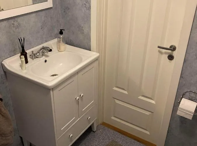 Stor Familjegård I Bra Läge Villa