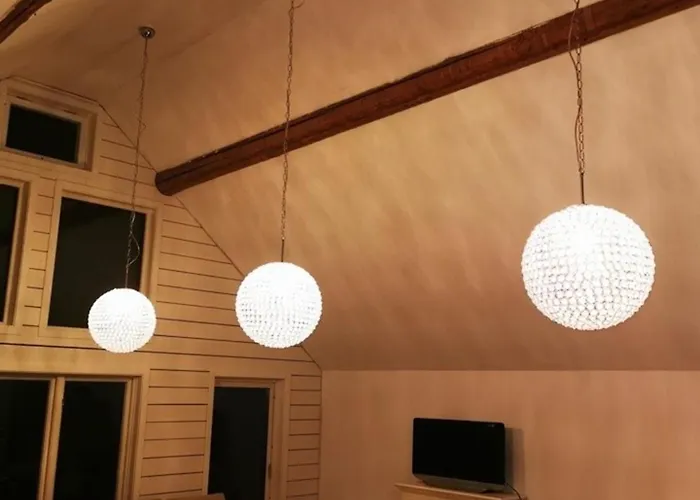 Stor Familjegard I Bra Laege *